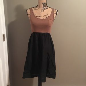 Women’s Gap dress. Black / brown. Size small.